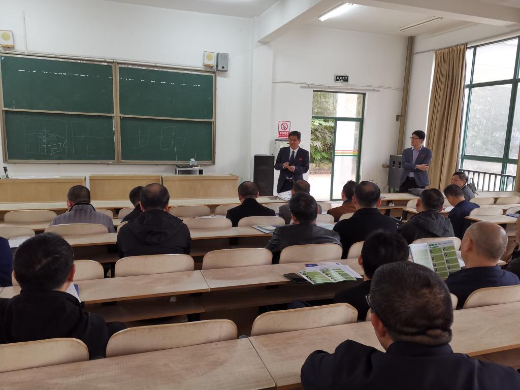 周爱军教授介绍学院专业特色